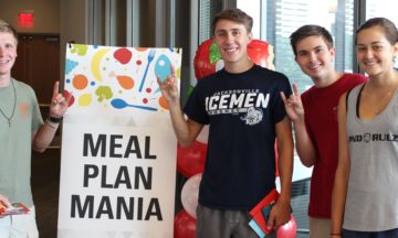 Students at Meal Plan Mania event