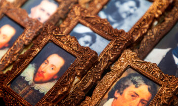 Cookies that look like a portrait in an ornate gold frame.